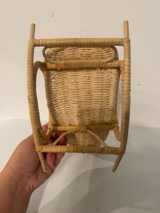 Mecedora de mimbre para muñecas