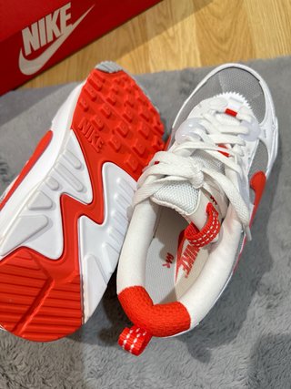 Zapatillas Nike Blancas y Rojas