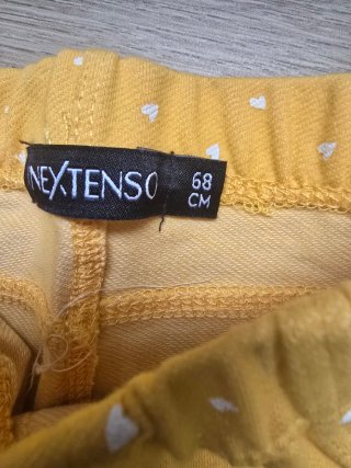 Leggings de bebé amarillos con corazones