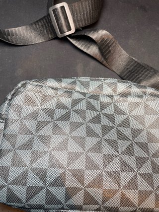 Riñonera Estampada con Diseño de Tiburón