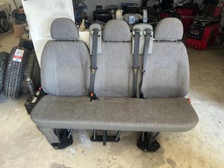 Asientos de coche de 9 plazas se vende las tres fi