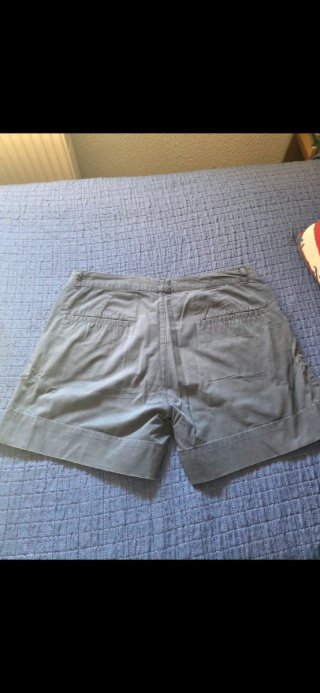 Pantalón corto azul cómodo