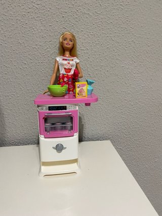 Muñeca Barbie Pastelera con Horno