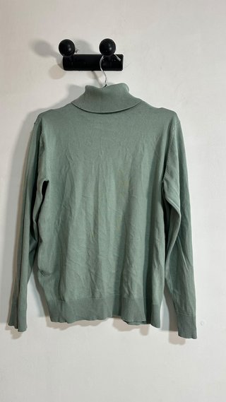Jersey verde de cuello alto