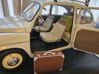 Maqueta Seat 600 D Salvat con Vitrina