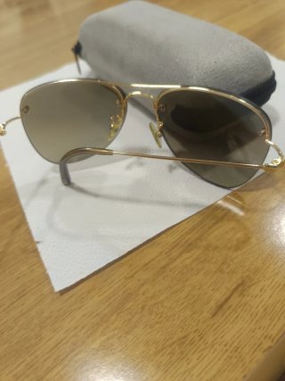 Gafas de sol aviador doradas