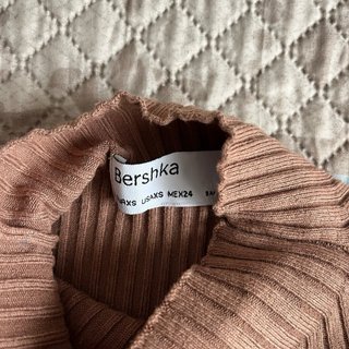 Jersey Bershka cuello alto beige