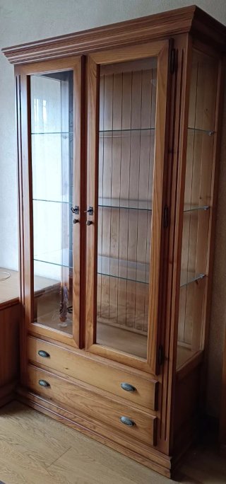 Vitrina Clásica Madera y Cristal