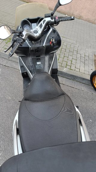 Kawasaki J300 Maxi-Scooter