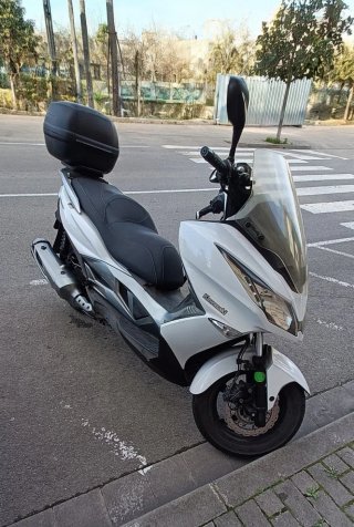 Kawasaki J300 Maxi-Scooter