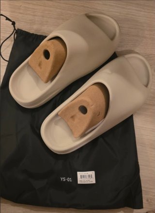 Sandalias Yeezy Beige