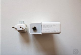 Cargador Apple 61W USB-C para MacBook Pro Original
