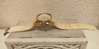 Reloj Lotus Dorado y Beige