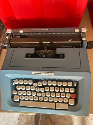 Máquina de escribir Olivetti Studio 46