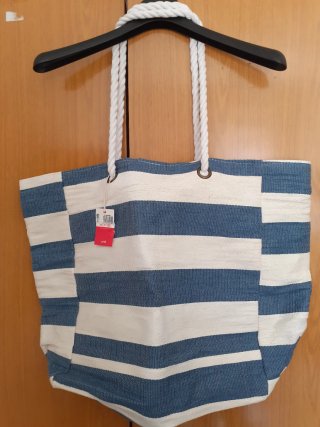 BOLSA DE PLAYA O CAMPO NUEVA SIN ESTRENAR MARCA UN