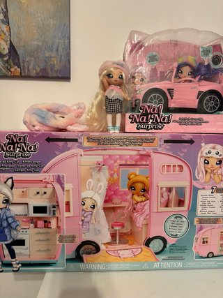 Lote Na! Na! Na! Surprise Coche y Caravana