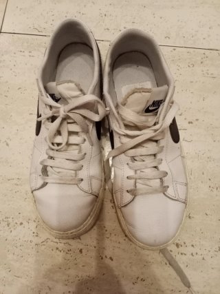 Zapatillas Nike Blancas y Negras