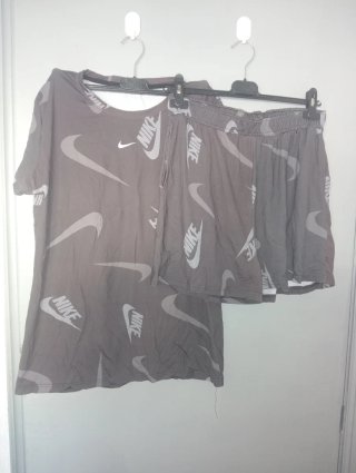 Conjunto Nike Mujer Gris