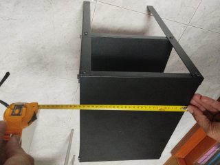 Mesa auxiliar negra metálica