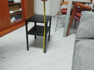 Mesa auxiliar negra metálica