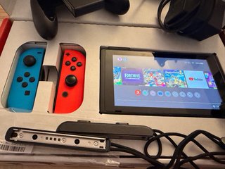 Nintendo Switch V2 + Accesorios