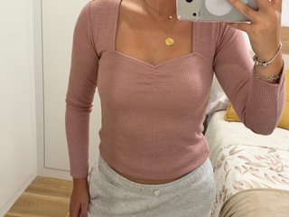 Top rosa escote corazón manga larga