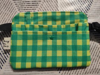 Riñonera enfermera cuadros verde y amarillo