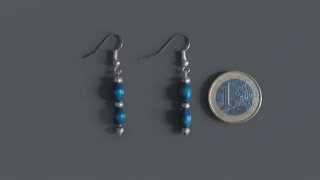 Pendientes Largos de Cuentas Azules y Metal.