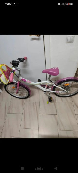Bicicleta infantil blanca y rosa