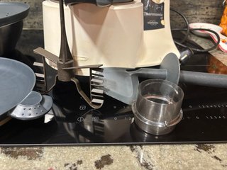 Thermomix TM21 con accesorios