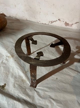 Soporte Trébedes Antiguo de Hierro Forjado