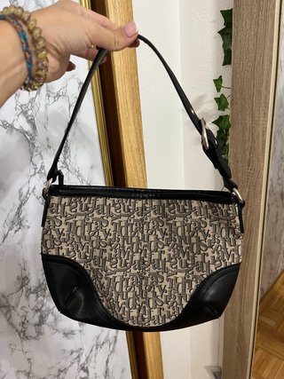 Bolso de hombro estampado.