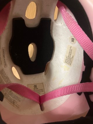 Casco y guantes Barbie bici niña