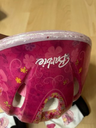 Casco y guantes Barbie bici niña