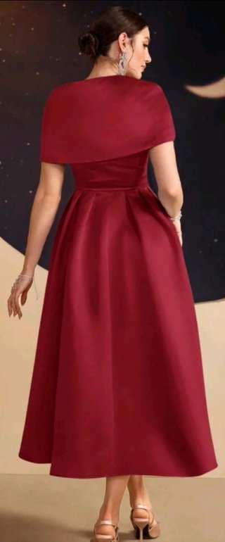 Vestido elegante cuello asimétrico