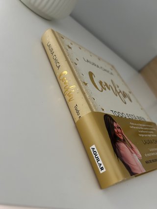 Libro Confía Laura Chica