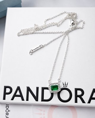 Collar Pandora con Piedra Verde