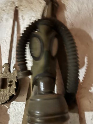 Antica maschera antigas militare con tubo