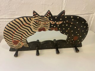 Perchero de madera con espejo