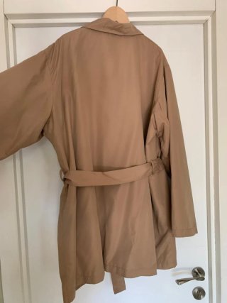 Gabardina corta beige