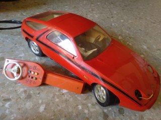 Coche radiocontrol rojo antiguo