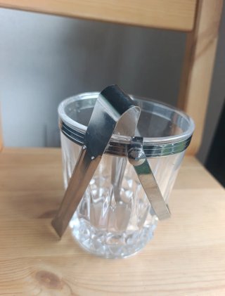 Cubierta de cristal con pinzas