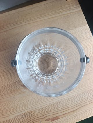 Cubierta de cristal con pinzas