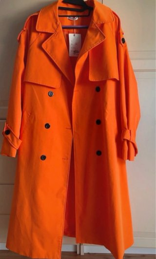 Gabardina larga naranja oversize
