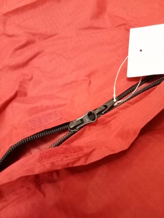 Chubasquero para mochila rojo