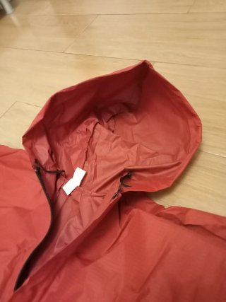 Chubasquero para mochila rojo