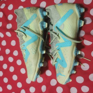 Botines de fútbol Puma Amarillos y Turquesa