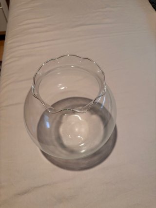 Pecera de cristal con borde ondulado