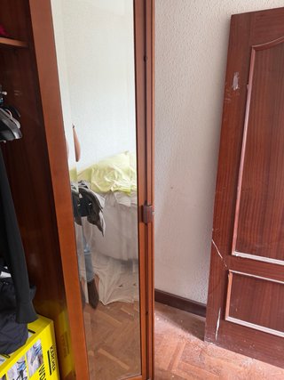 Armario de Madera Clásico