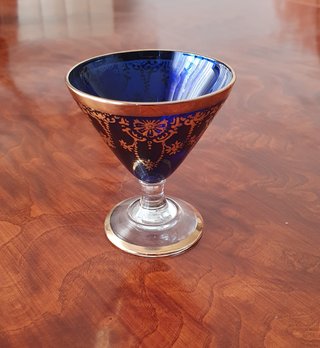 Decanter + 6 bicchierini con finiture oro zecchino